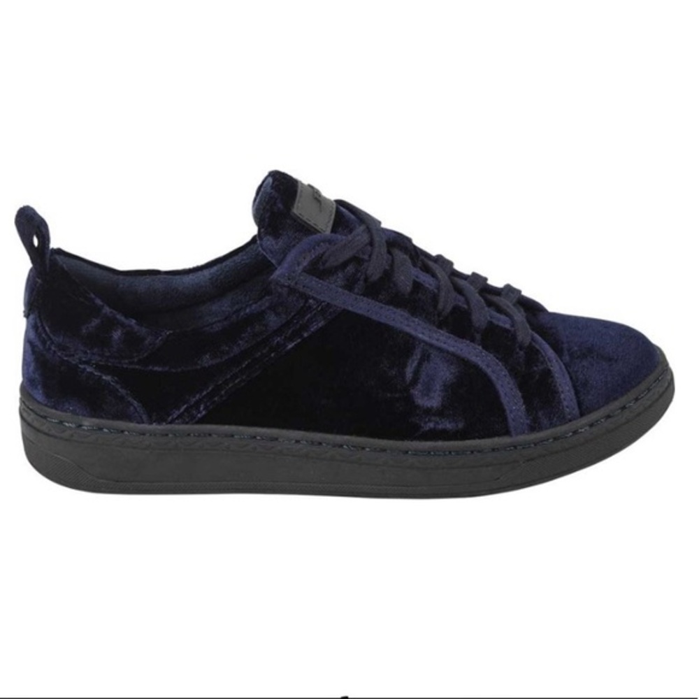 NWT Earth Zinnia Women’s Dark Navy Blue Velvet Lace-Up Shoes Sneakers - Picture 3 of 8